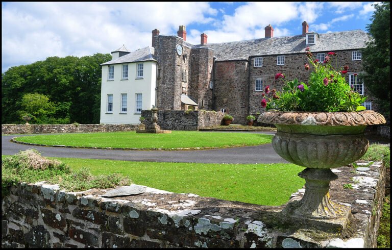 Clovelly Court